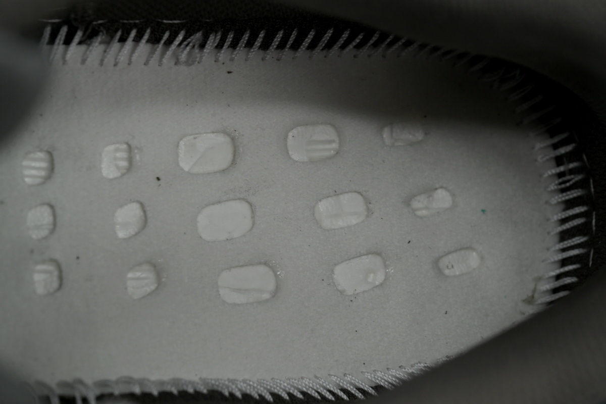 Top Version Adidas Yeezy Boost 700 V2 Geode  EG6860