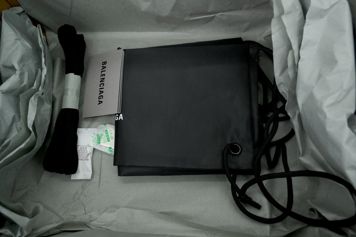 Balenciaga Luminous Black 825622 W3XPL 1882