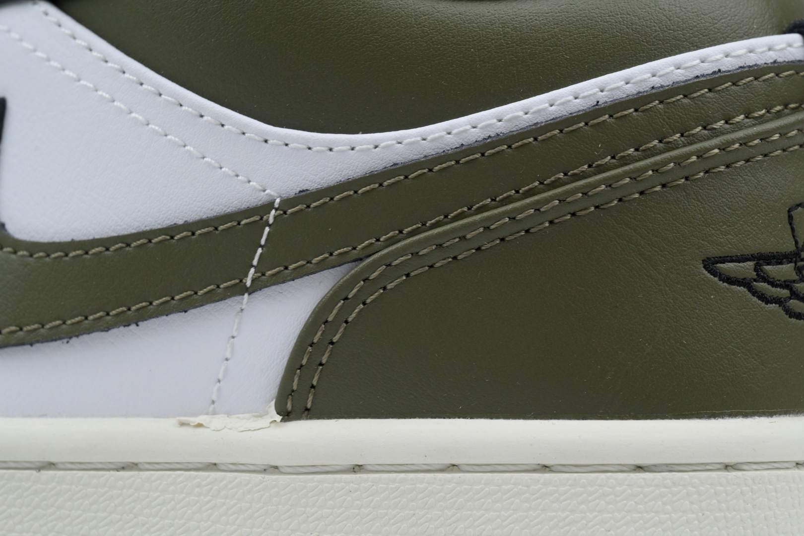 Air Jordan 1 Low Black Toe Medium Olive 553558-092