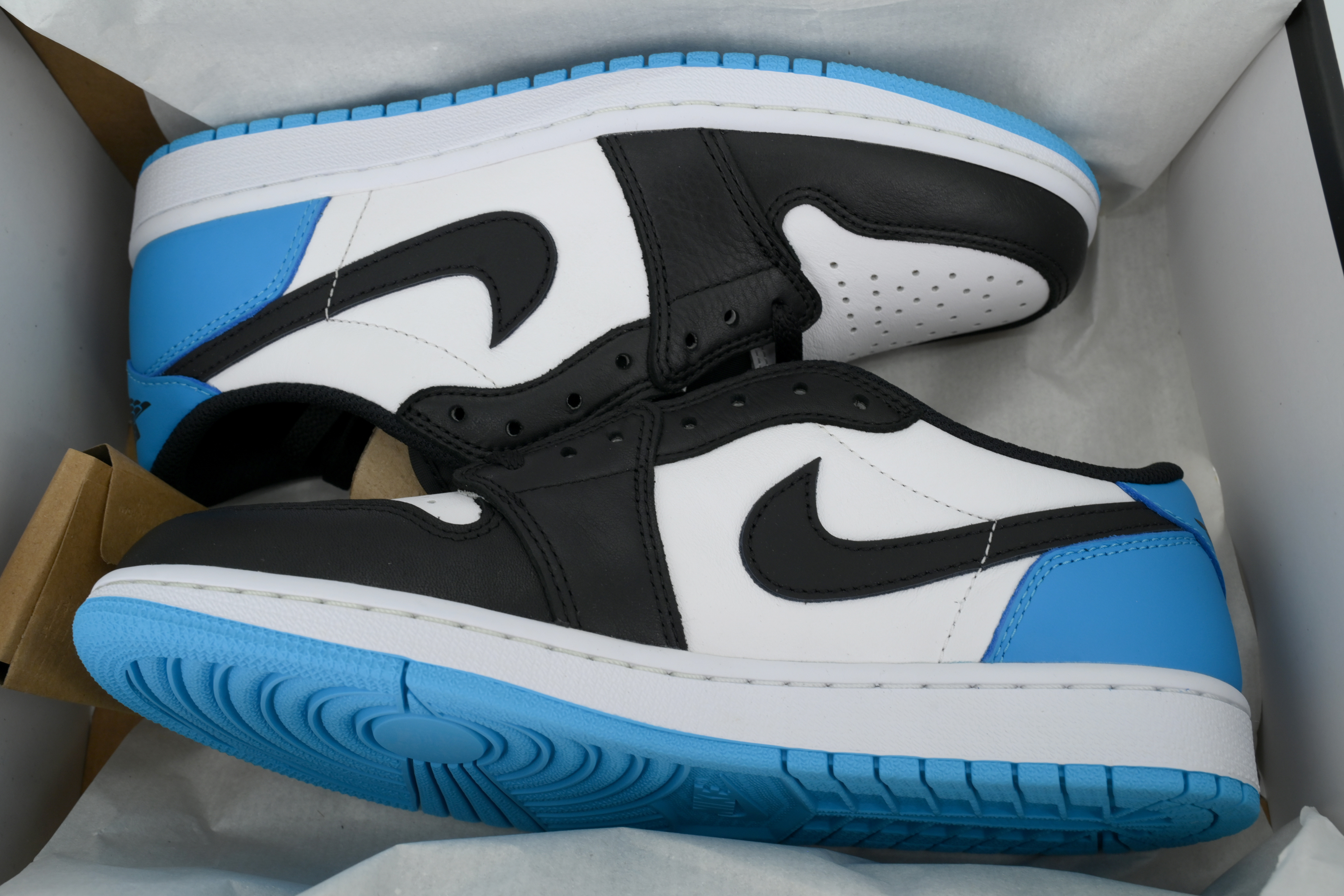 Air Jordan 1 Retro Low OG UNC CZ0790-104