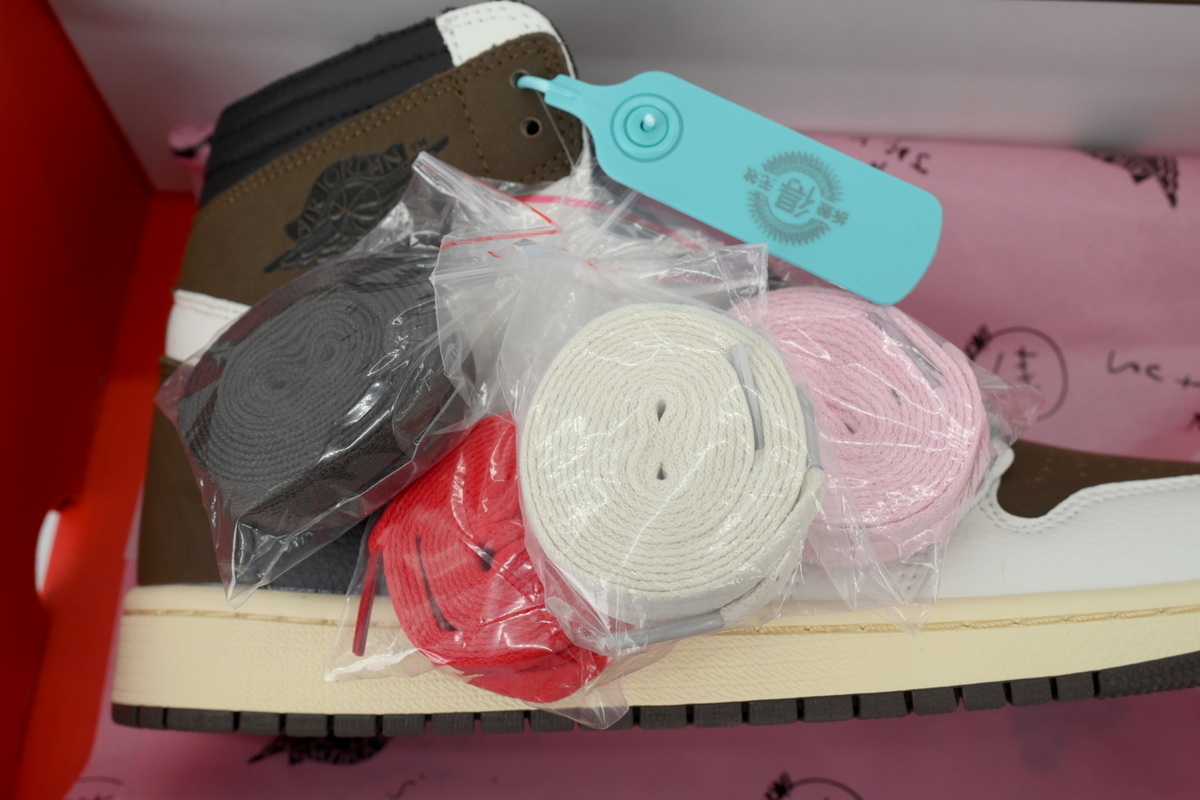 Travis Scott x Air Jordan 1 Retro High OG Mocha CD4487-001