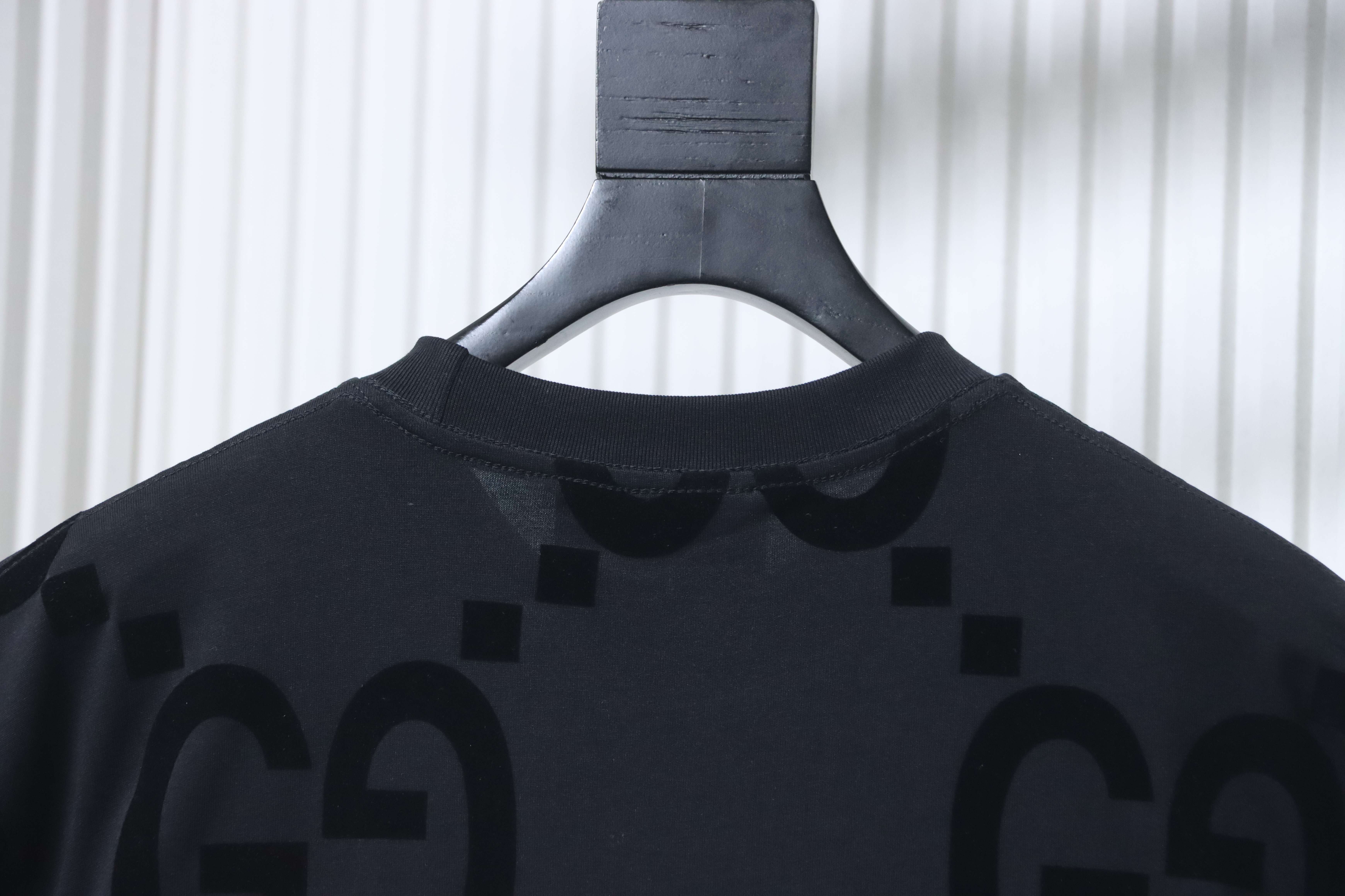 Gucci Embossed Logo T-shirt YL Black