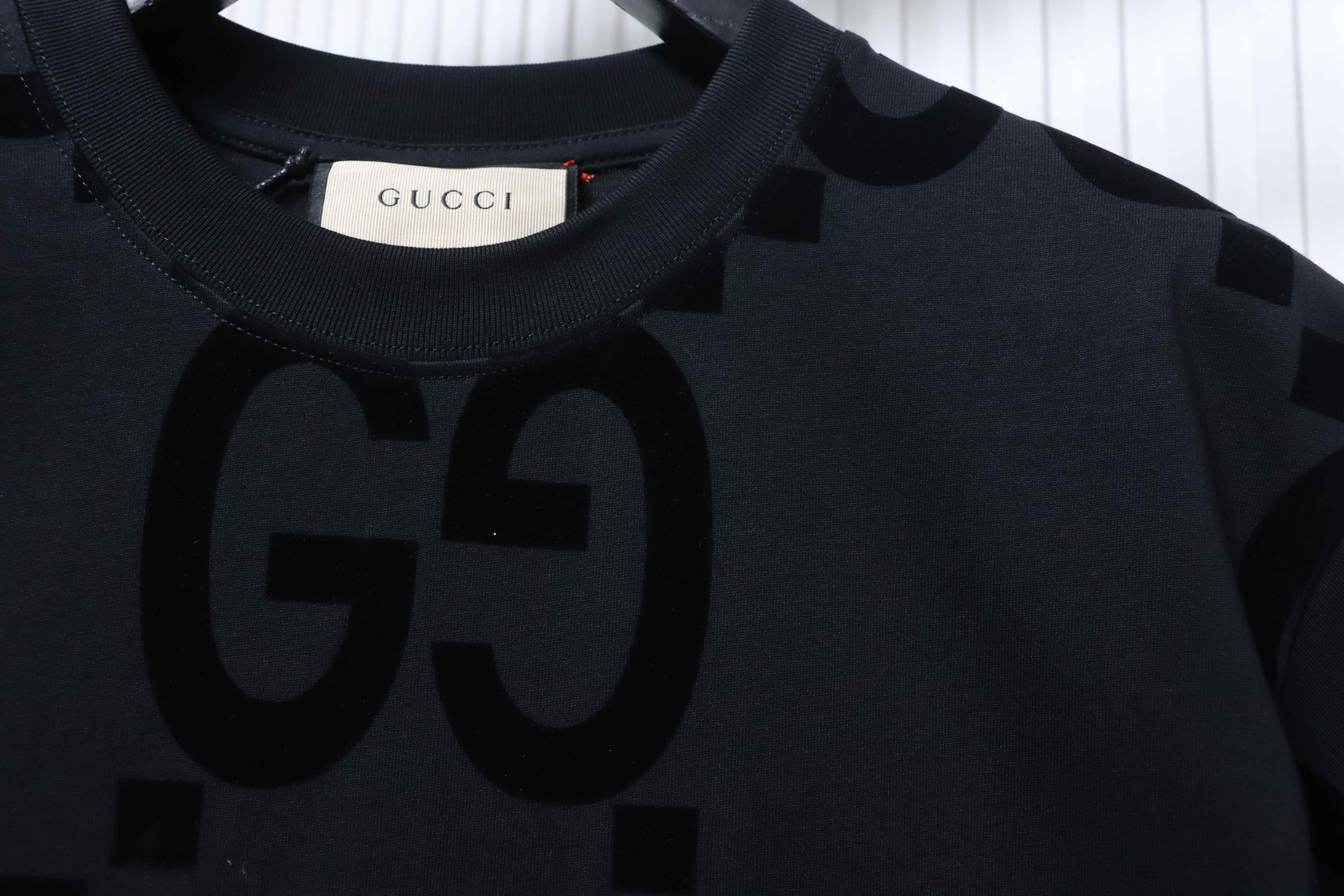 Gucci Embossed Logo T-shirt YL Black