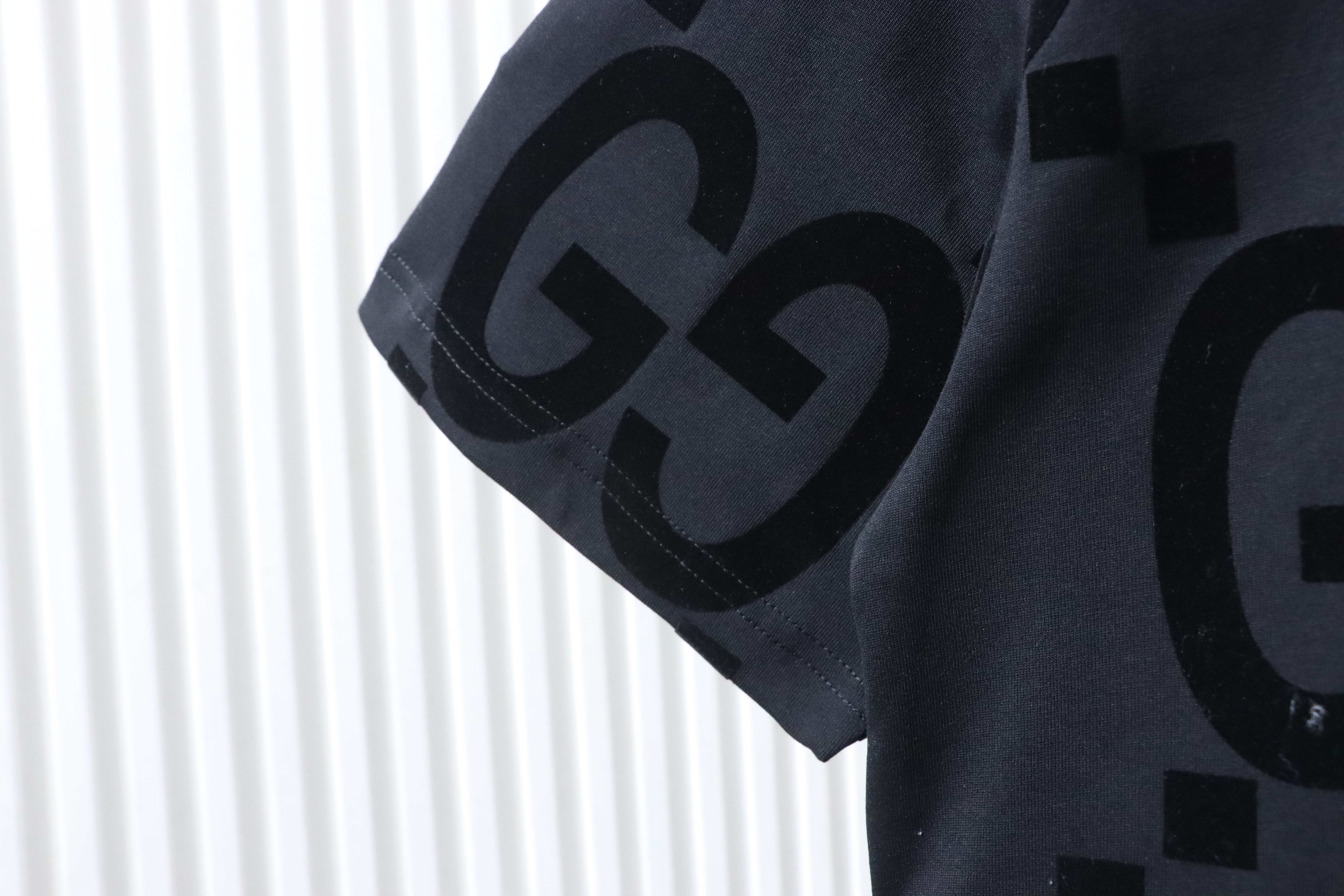 Gucci Embossed Logo T-shirt YL Black