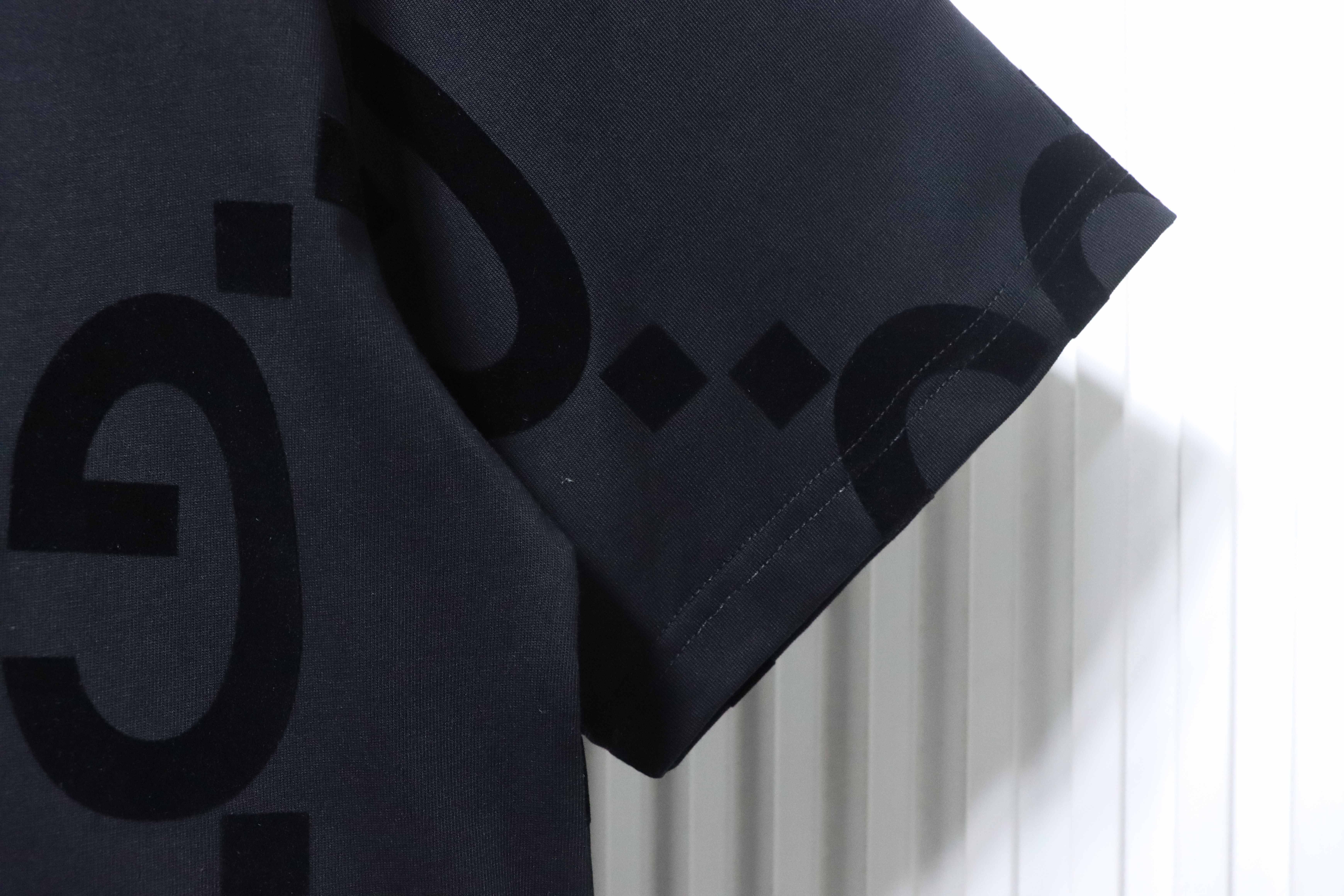 Gucci Embossed Logo T-shirt YL Black