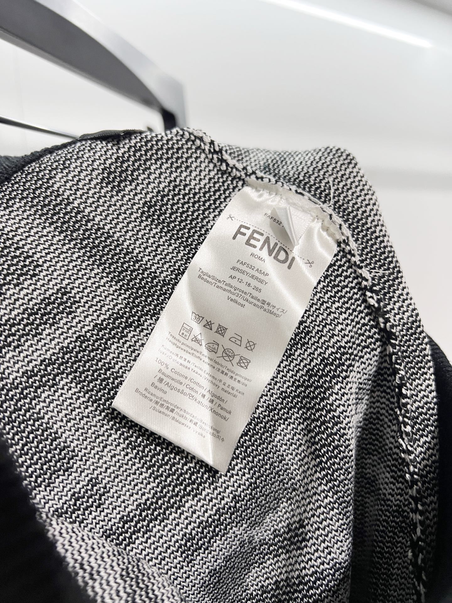 Fendi Dark Pattern 2026 SS Knit Shorts YL Black and White Color Blocking