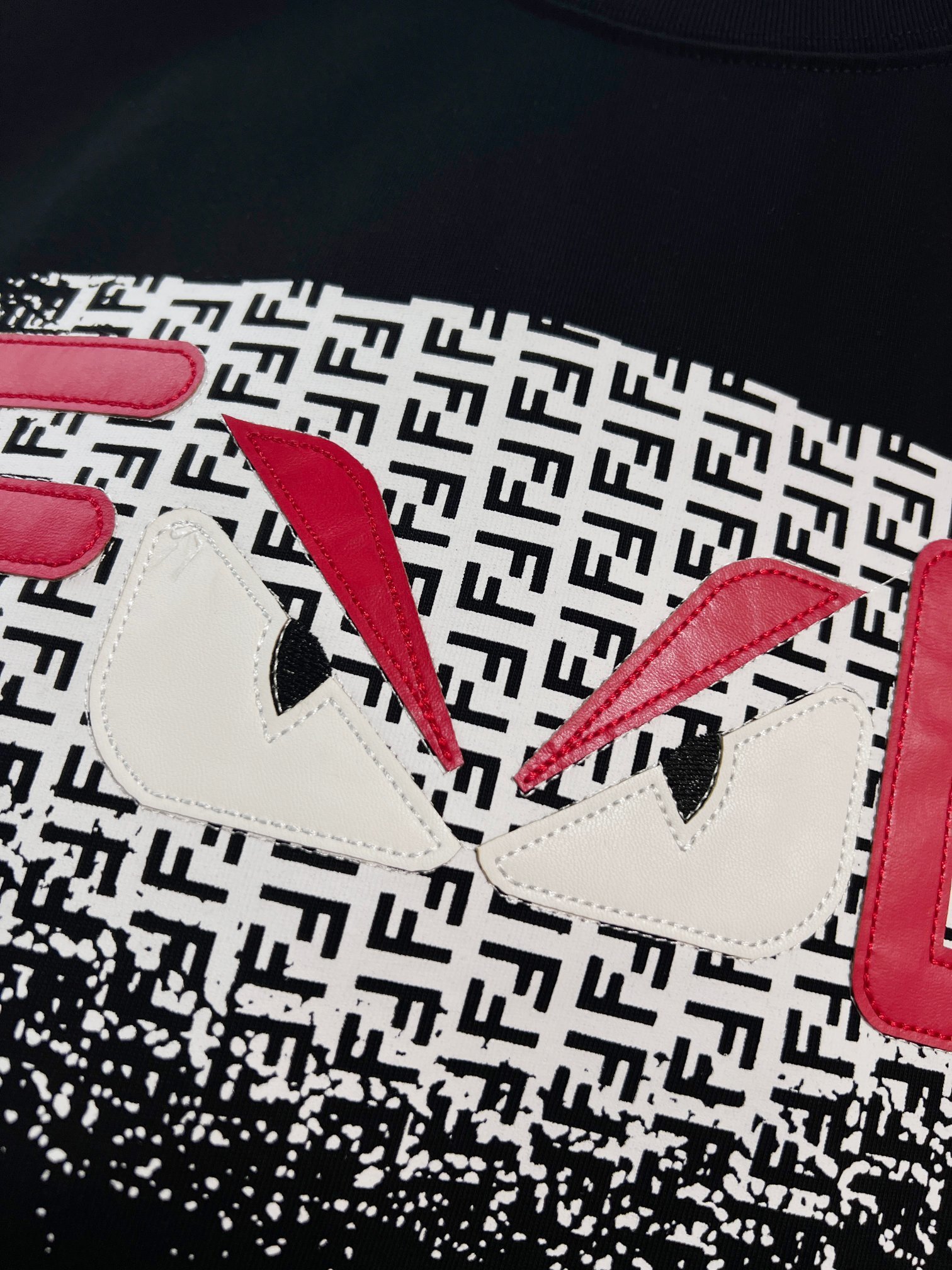 Fendi Red Eyes Letter T-shirt YL Black/White