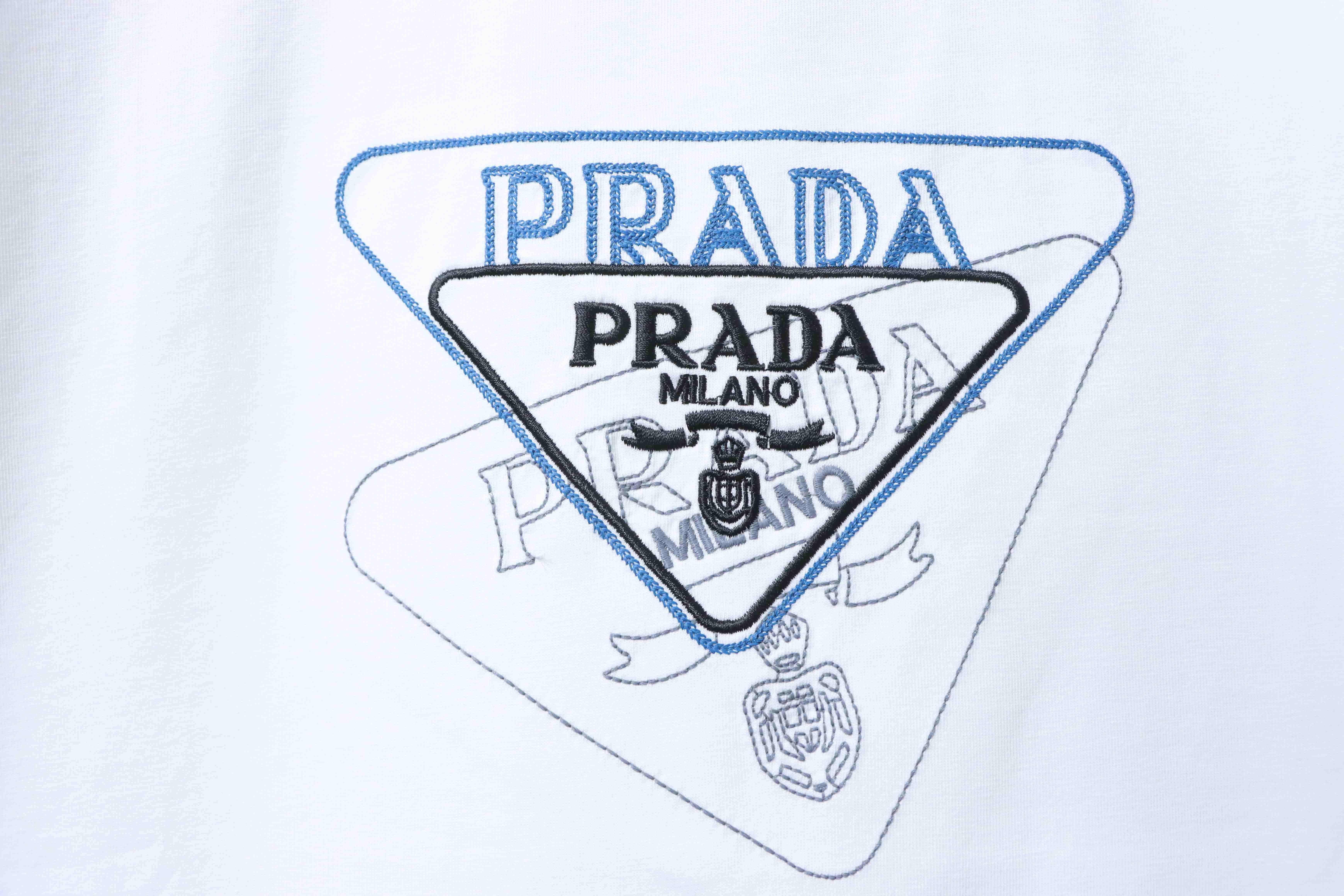 Prada 25SS Overlapping Triangle Contrast Embroidered T-Shirt YL Black/White