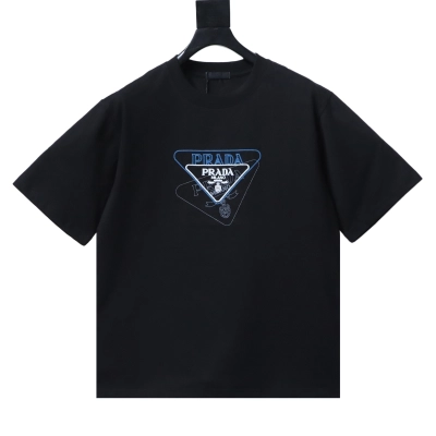 Prada 25SS Overlapping Triangle Contrast Embroidered T-Shirt YL Black/White 02