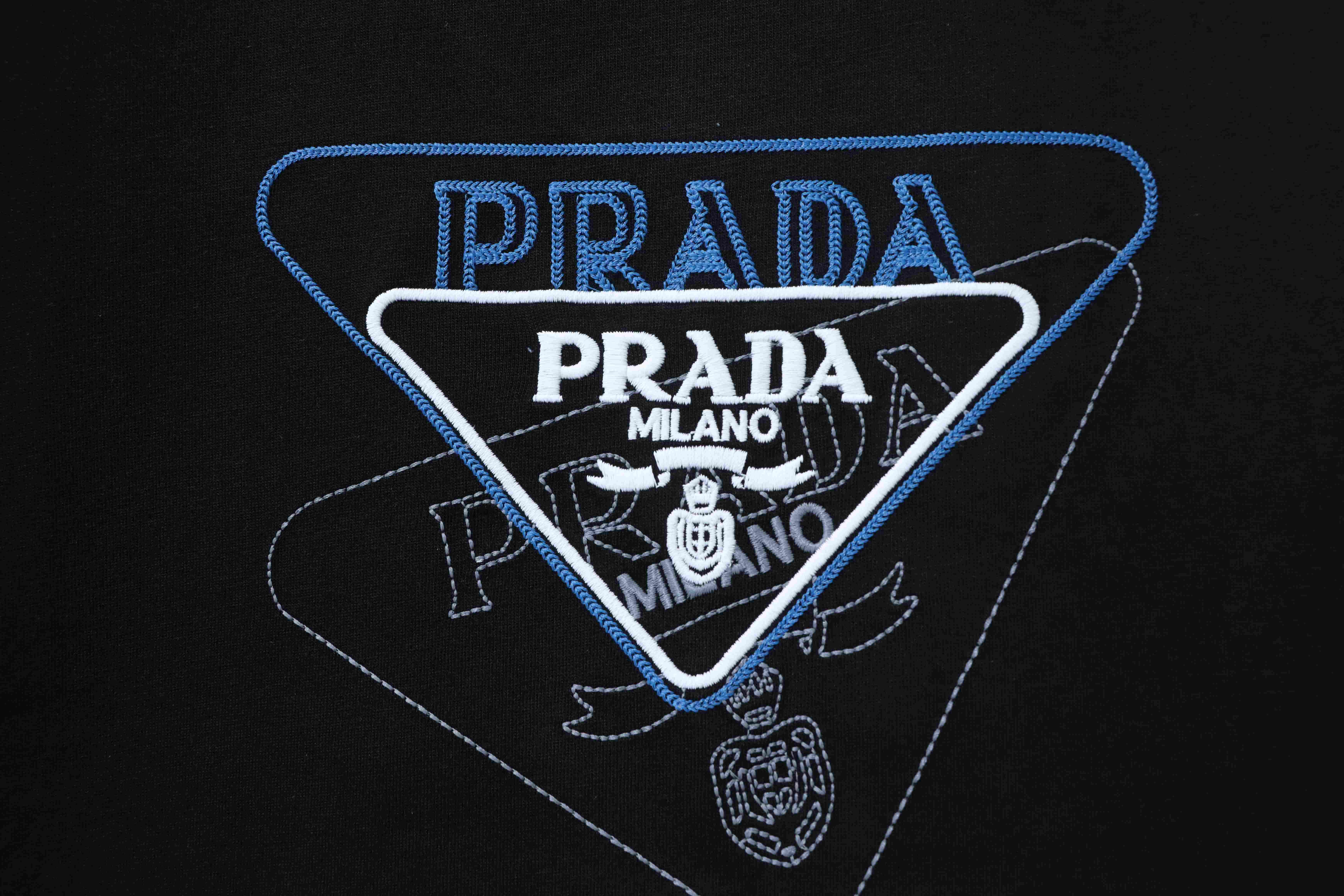 Prada 25SS Overlapping Triangle Contrast Embroidered T-Shirt YL Black/White