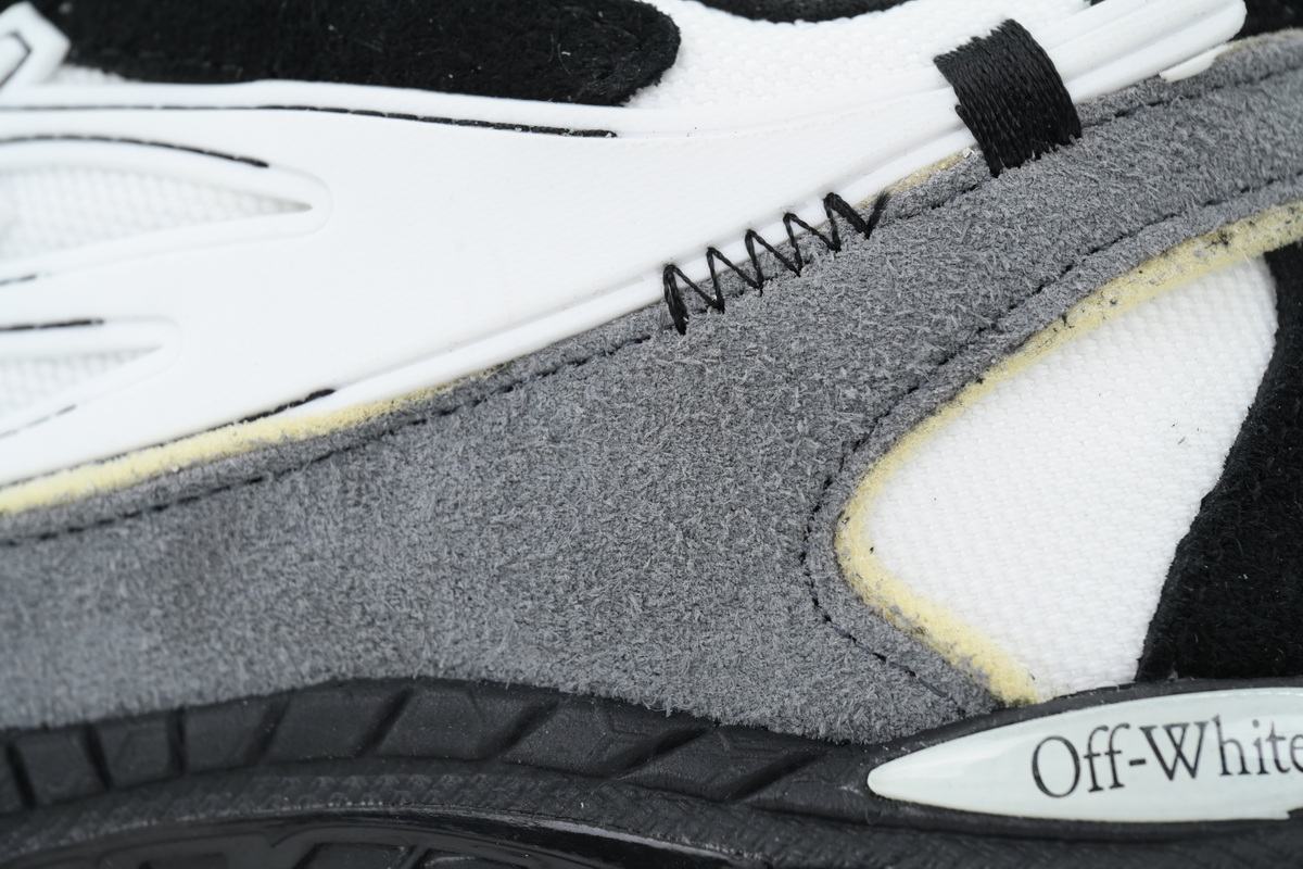 Off-White Out Of Black And White OMIA295S 26LEA00 10110