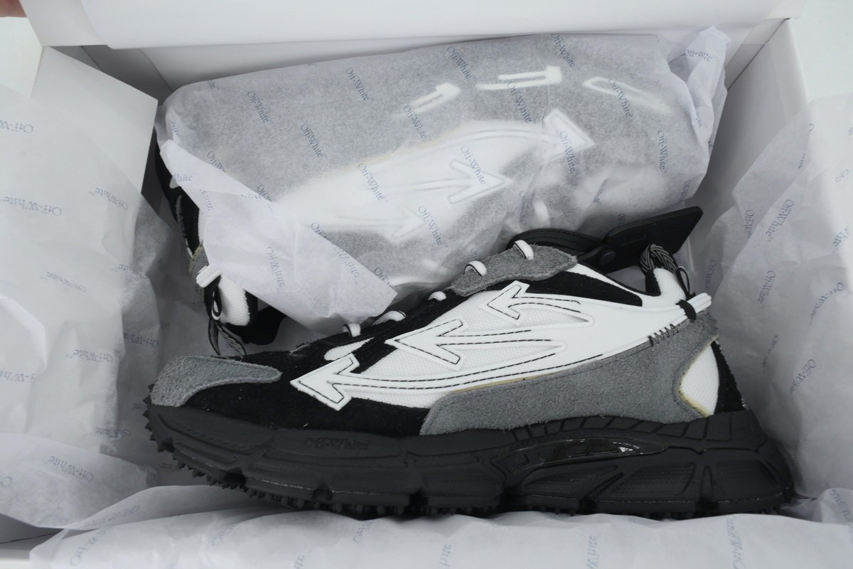 Off-White Out Of Black And White OMIA295S 26LEA00 10110