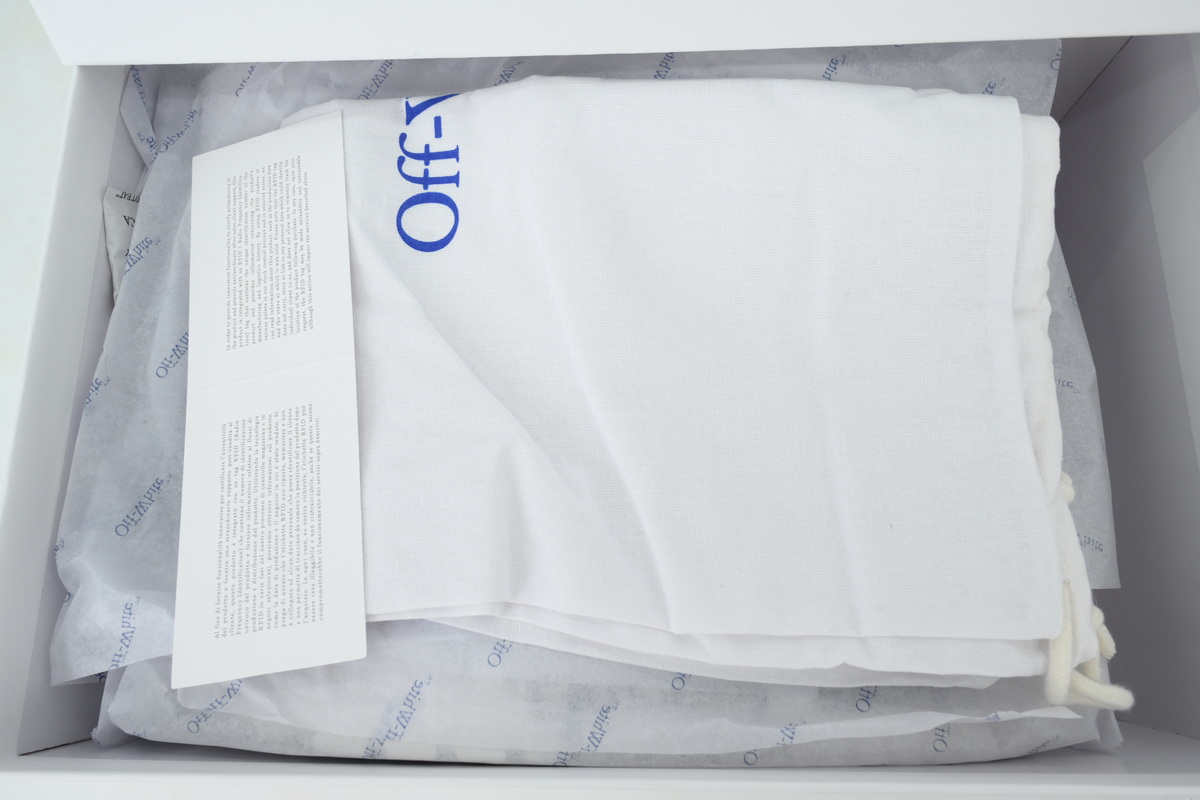 Off-White Out Of Office White A OWIA259F 25LEA007 0110
