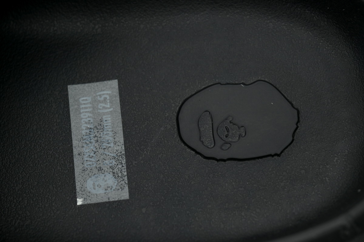 A BATHING APE SLIDES Black