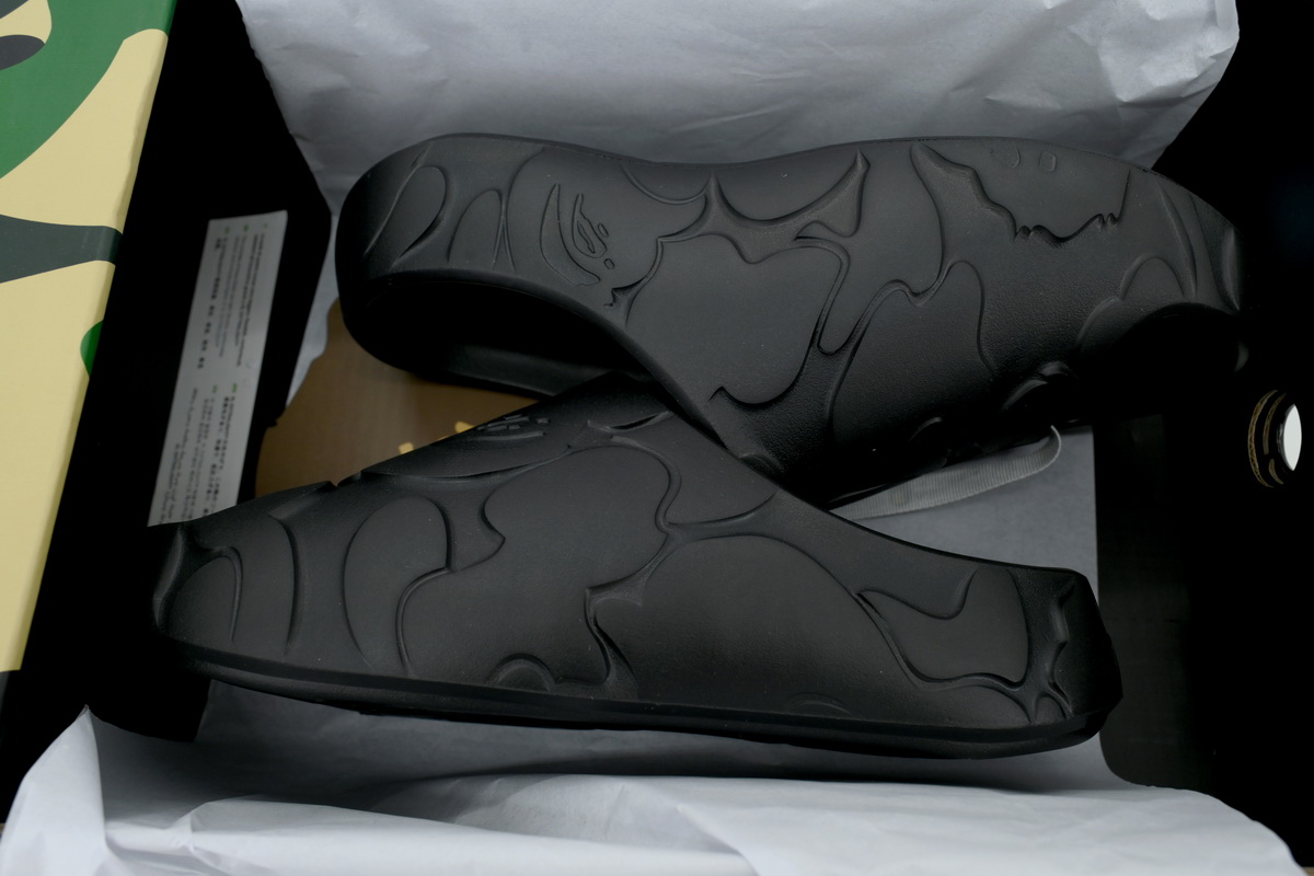 A BATHING APE SLIDES Black
