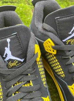 Air Jordan 4 Retro Thunder (2023) DH6927-017 review paci 01