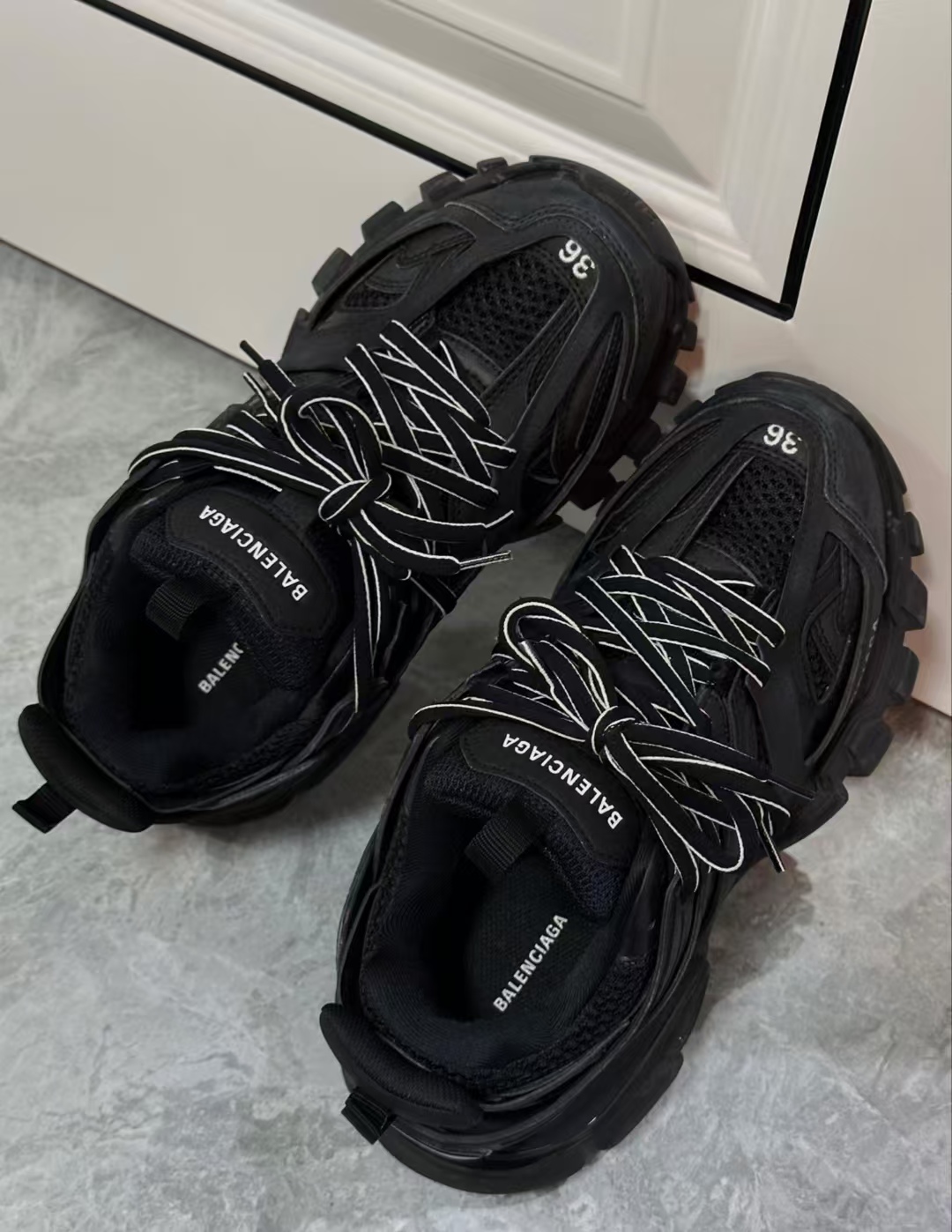 Balenciaga Tess S.Black 555032 W1GB7 1000 (With LED) review Julian