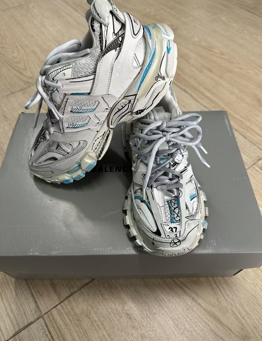 Balenciaga Tess S.Black Graffiti Art 542436 W3SRA 9014 review Samuel Hailey 01