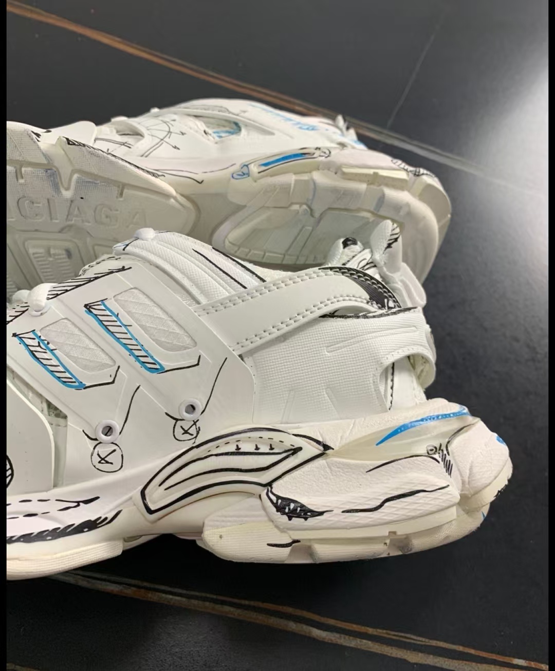 Balenciaga Tess S.Black Graffiti Art 542436 W3SRA 9014 review Linus 01