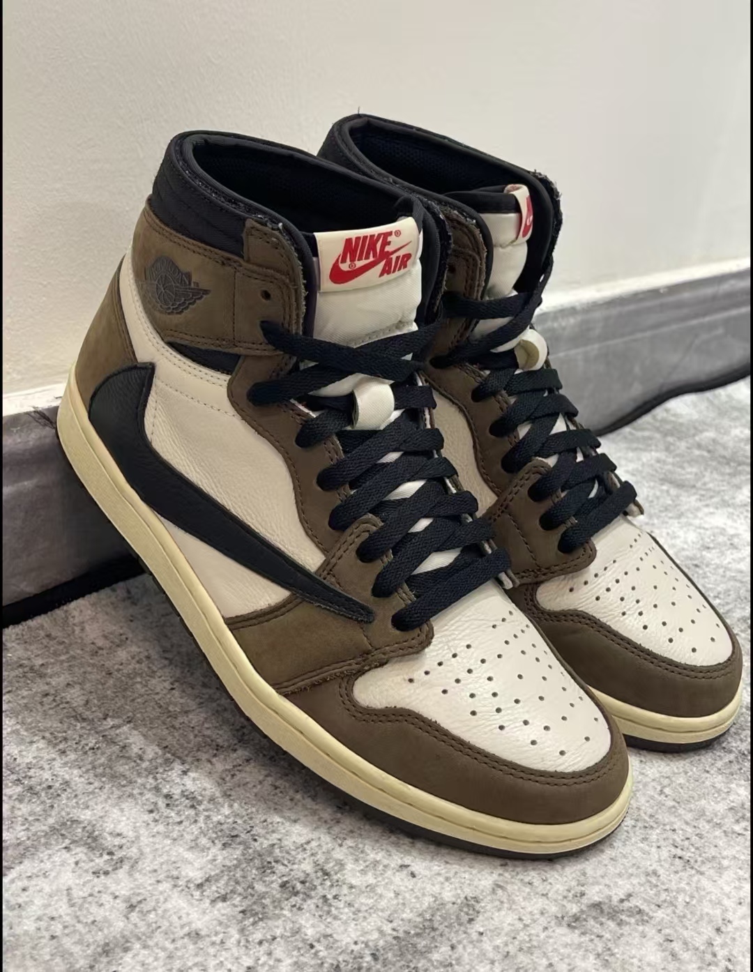 Air Jordan 1 Retro High OG SP Travis Scott Mocha CD4487-100 review Evan Kaylee