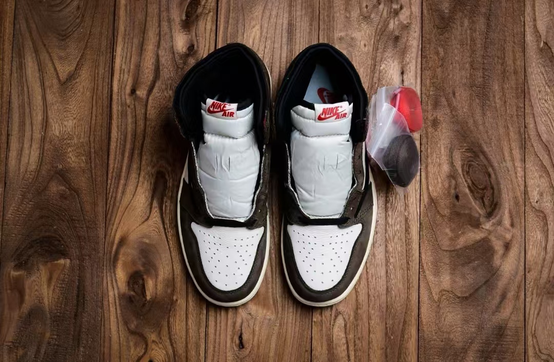 Air Jordan 1 Retro High OG SP Travis Scott Mocha CD4487-100 review Luke Nevaeh 01