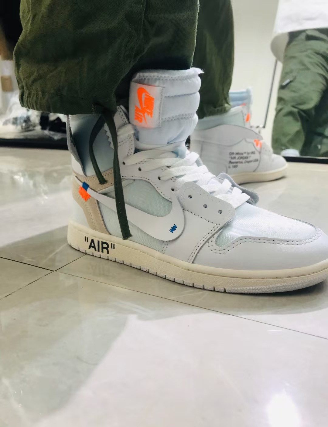 Air Jordan 1 Retro High Off-White White AQ0818-100 review Carson Isabel 01