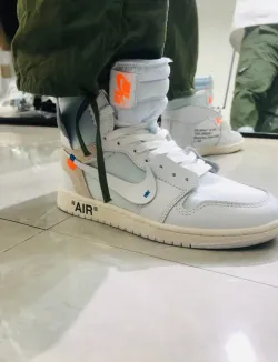 Air Jordan 1 Retro High Off-White White AQ0818-100 review Carson Isabel 02