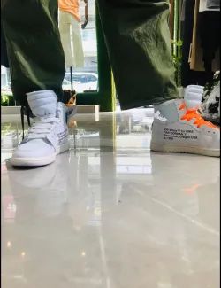 Air Jordan 1 Retro High Off-White White AQ0818-100 review Carson Isabel 03