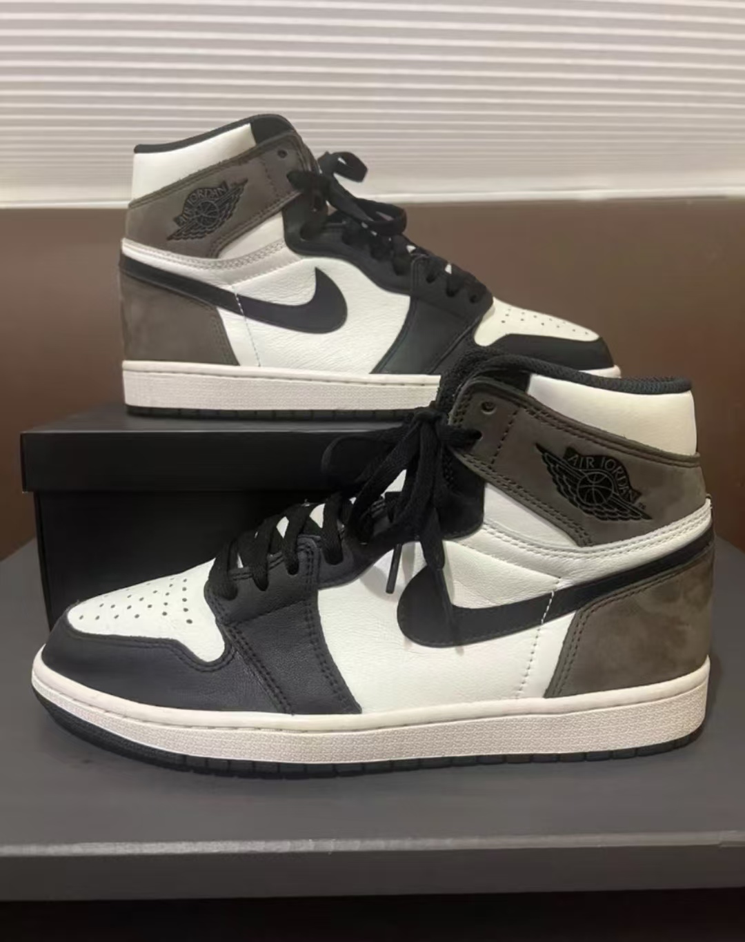Air Jordan 1 Retro High Dark Mocha  555088-105 review Jaden Jenna 01