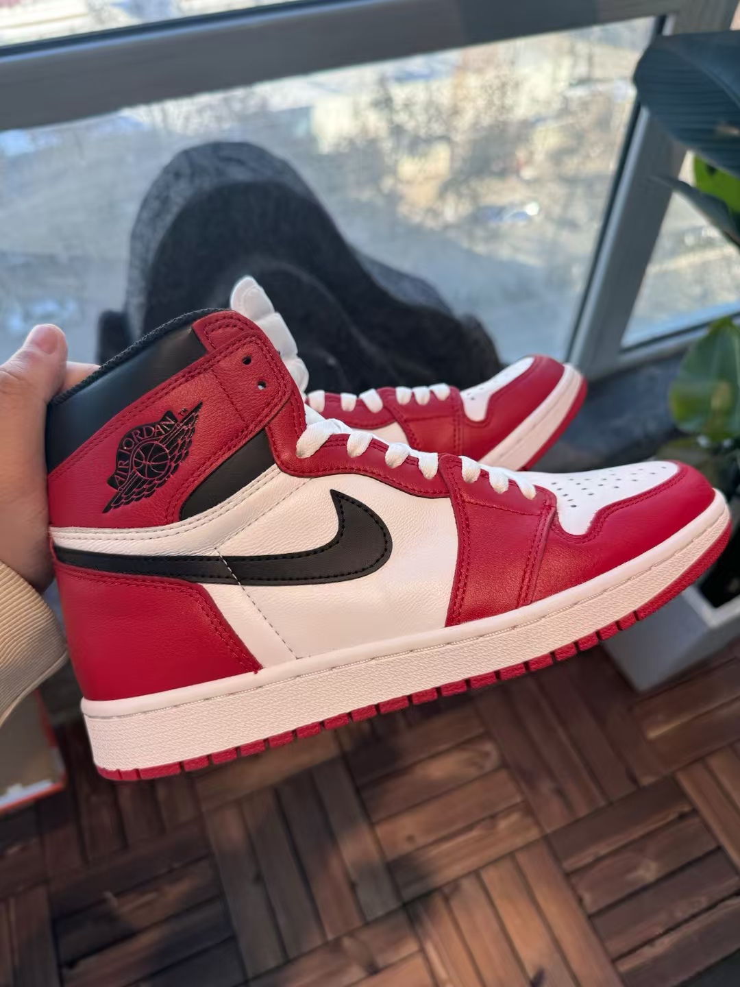 Air Jordan 1 Retro Chicago (2015) 555088-101  review Steven Valeria 00