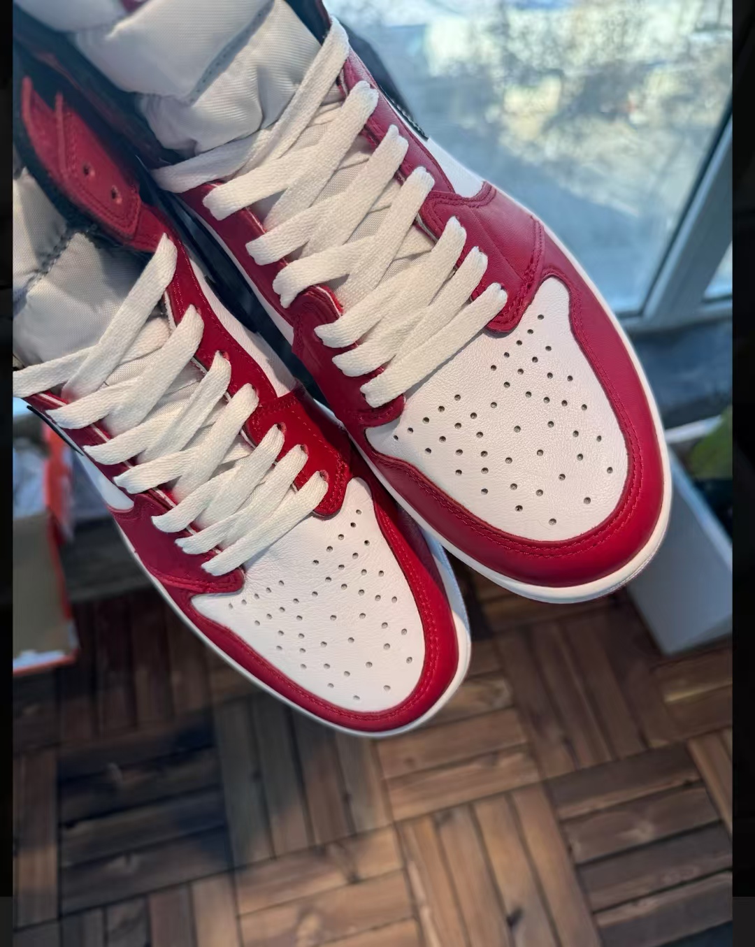 Air Jordan 1 Retro Chicago (2015) 555088-101  review Steven Valeria 02
