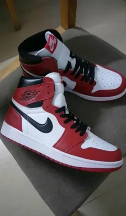 Air Jordan 1 Retro Chicago (2015) 555088-101  review Noah