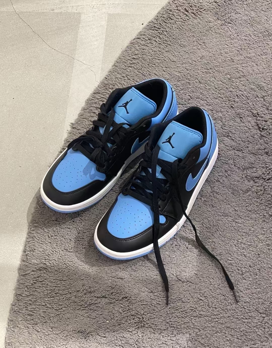 Air Jordan 1 Low Black University Blue 553558-041 review Costanza