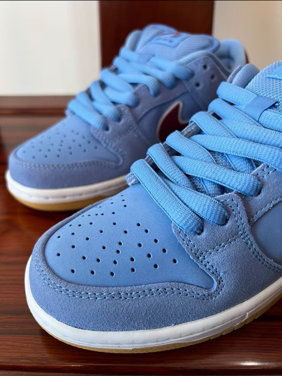 Nike SB Dunk Low Philadelphia Phillies DQ4040-400 review Liam 02