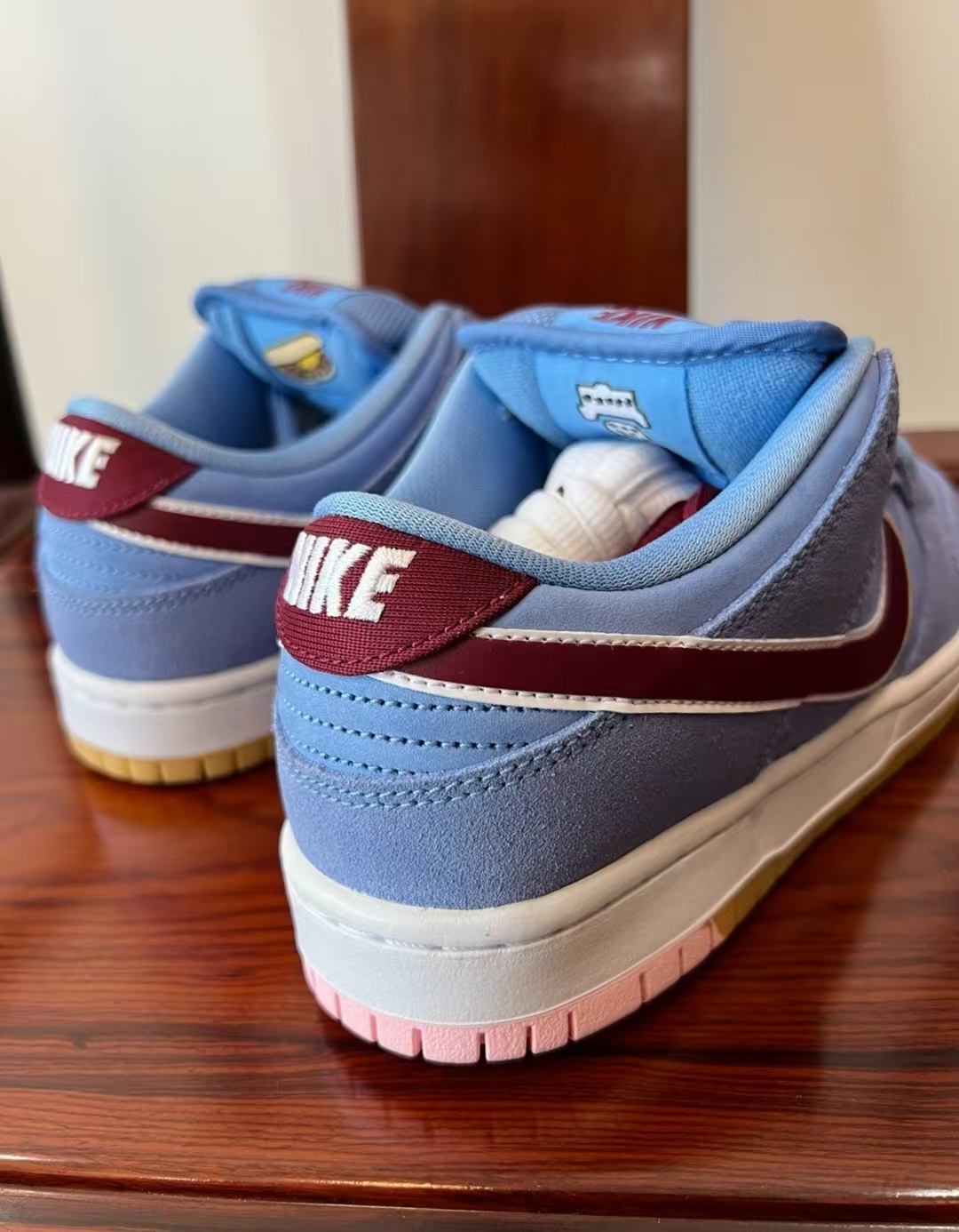 Nike SB Dunk Low Philadelphia Phillies DQ4040-400 review Liam 01