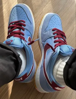 Nike SB Dunk Low Philadelphia Phillies DQ4040-400 review Olivia 01