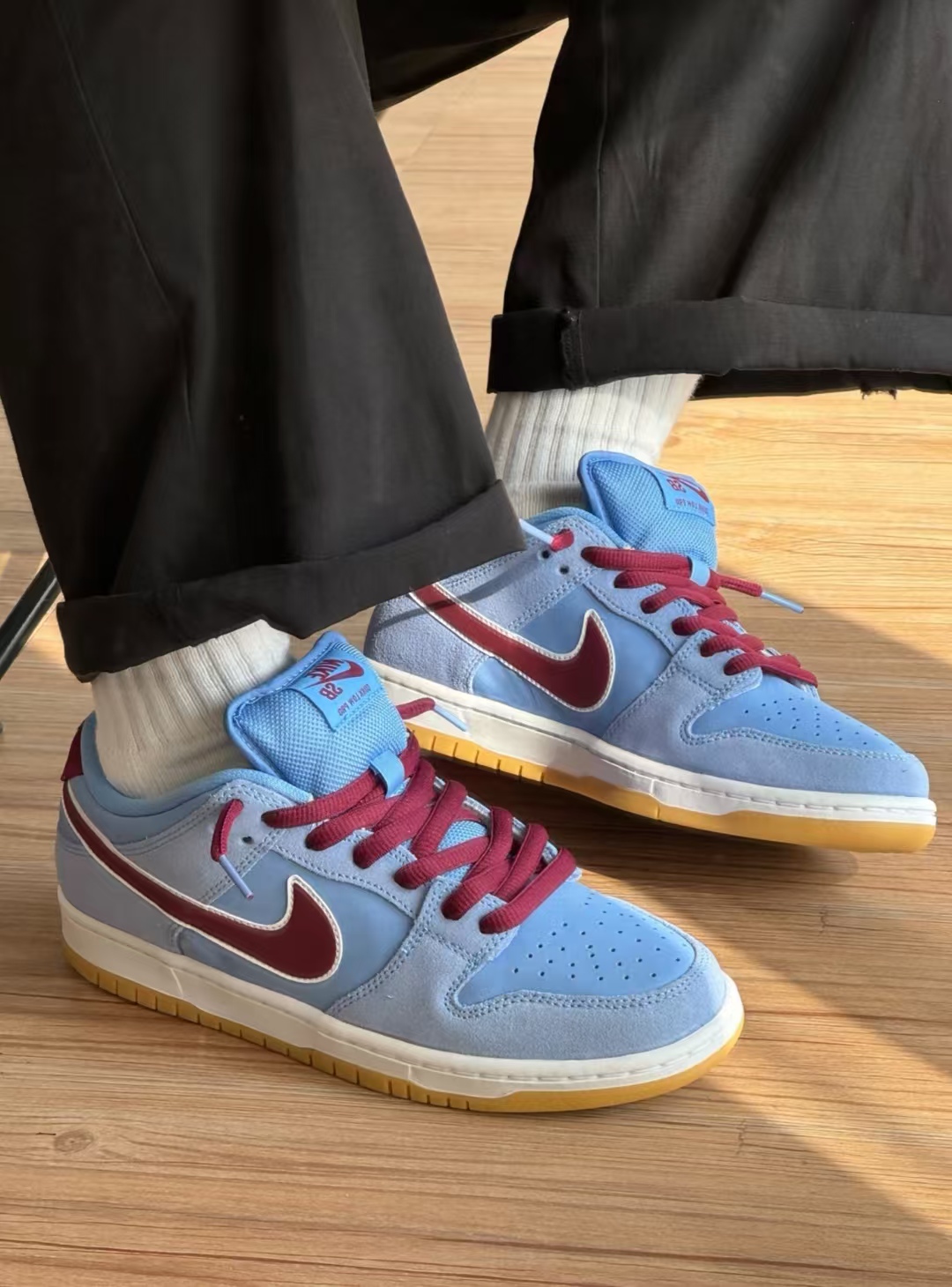 Nike SB Dunk Low Philadelphia Phillies DQ4040-400 review Olivia 01