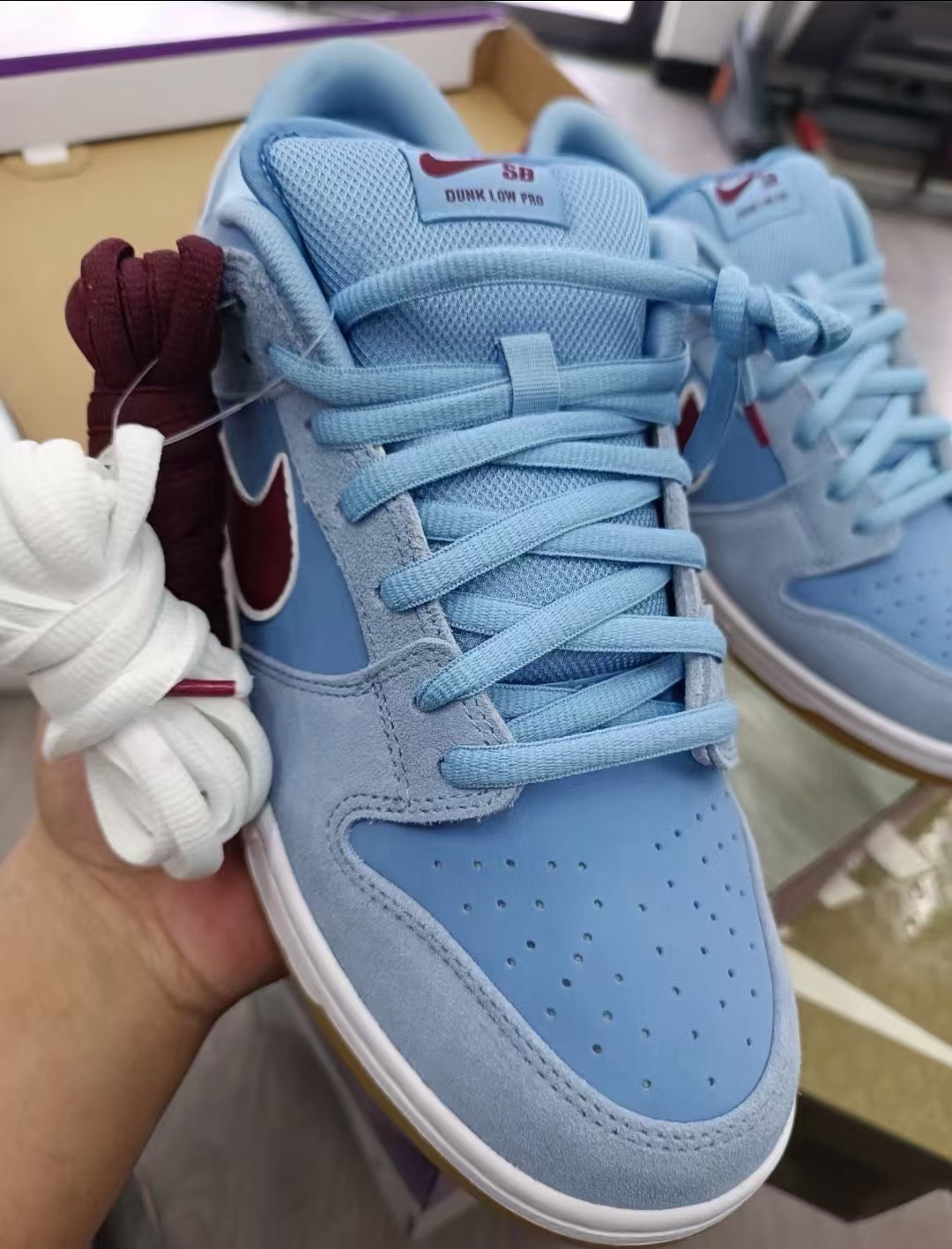 Nike SB Dunk Low Philadelphia Phillies DQ4040-400 review Emma 00