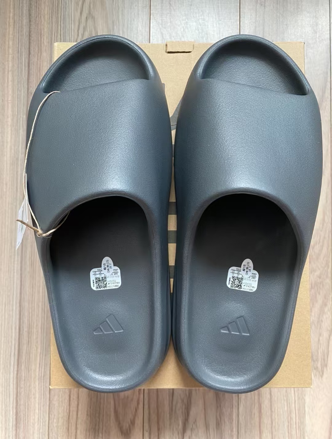 Adidas Yeezy Slide Onyx (2022/2023) HQ6448 review Eliana
