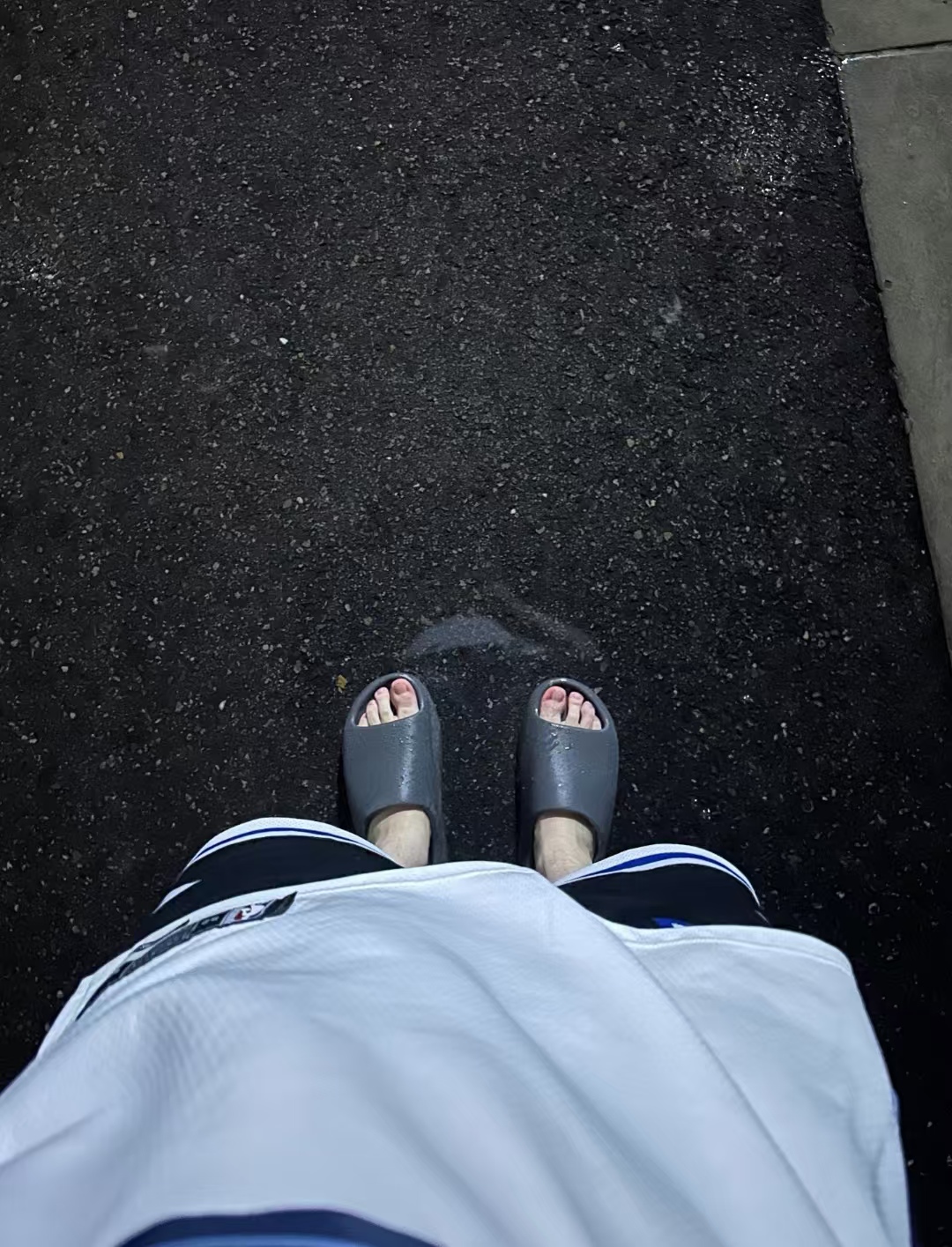 Adidas Yeezy Slide Onyx (2022/2023) HQ6448 review Victoria