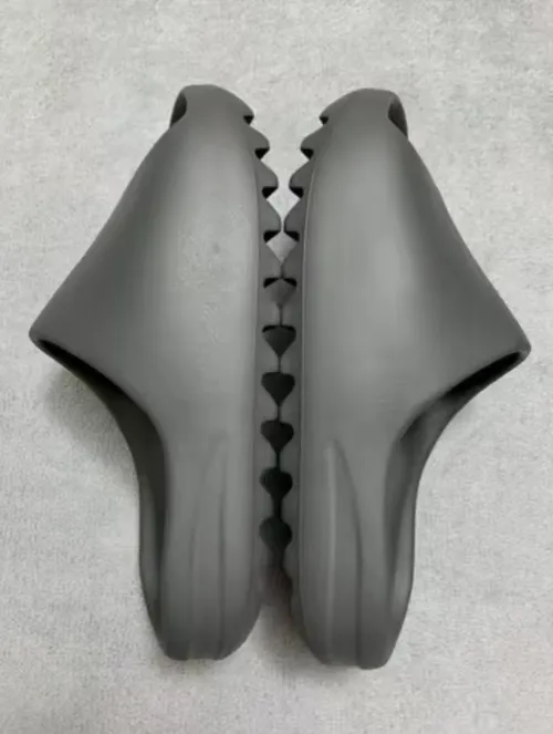 Adidas Yeezy Slide Onyx (2022/2023) HQ6448 review 