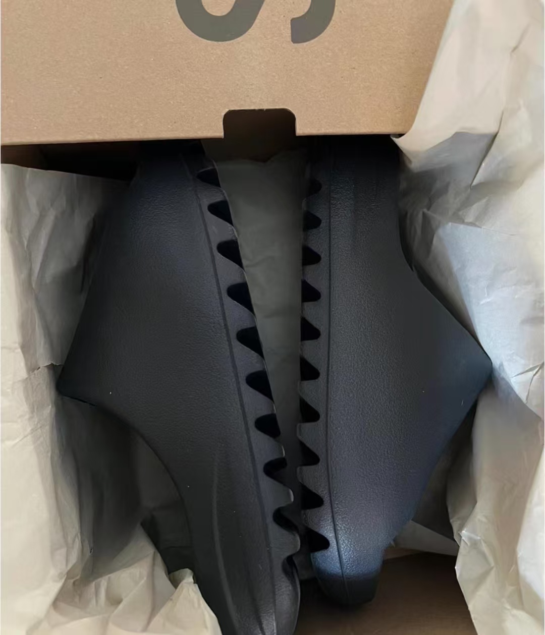 Adidas Yeezy Slide Onyx (2022/2023) HQ6448 review Thomas