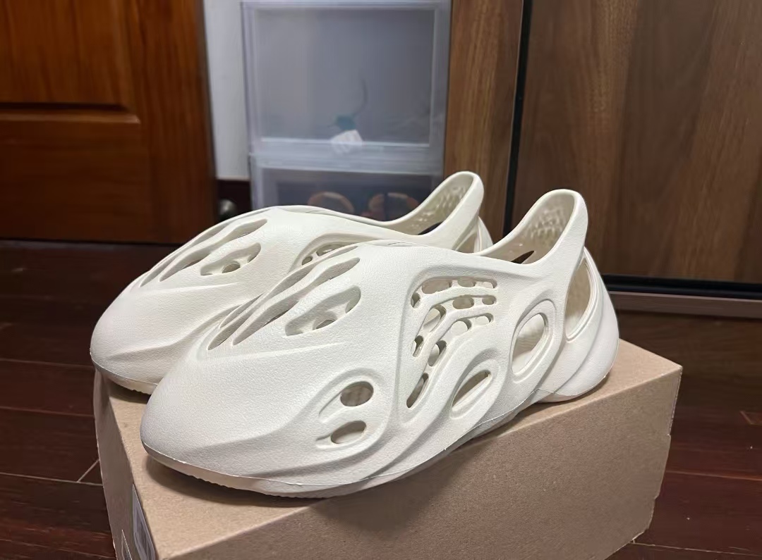 Adidas Yeezy Foam RNNR Sand FY4567 review Carter