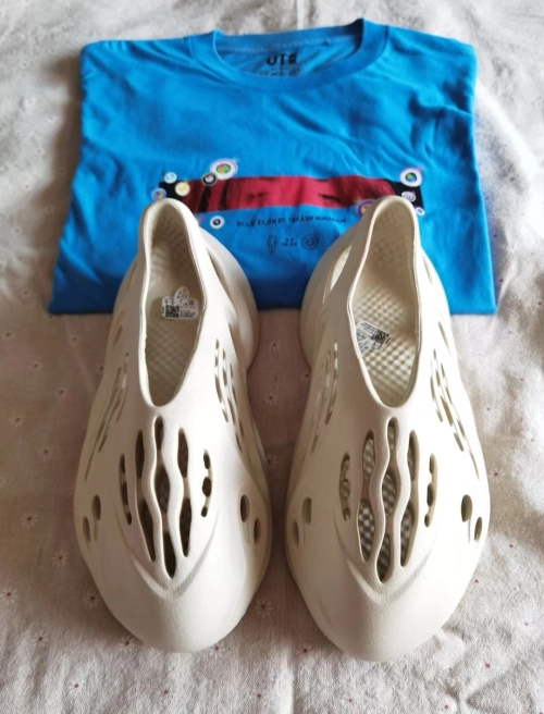 Adidas Yeezy Foam RNNR Sand FY4567 review 