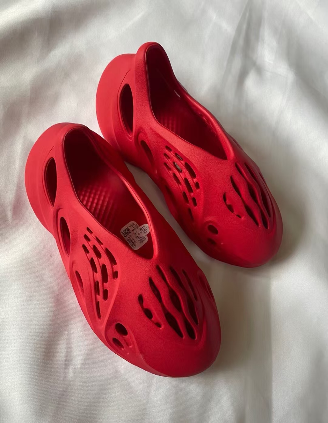 Adidas Yeezy Foam RNNR Vermillion GW3355 review Yasmin