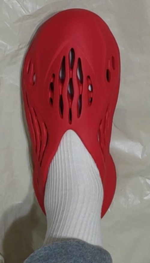 Adidas Yeezy Foam RNNR Vermillion GW3355 review 