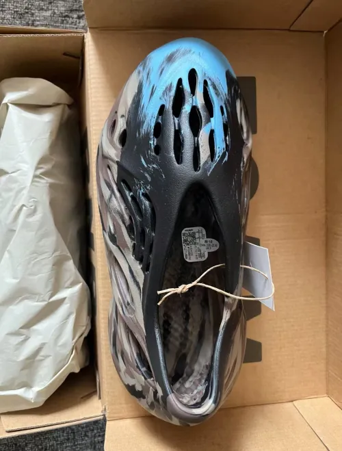 Adidas Yeezy Foam RNR MX Cinder ID4126 review 