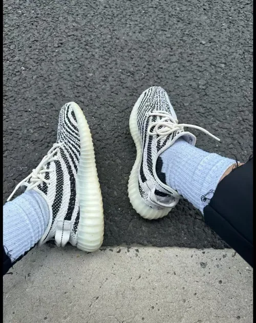 Adidas Yeezy Boost 350 V2 Zebra (2017/2022/2023) CP9654 review 