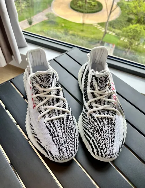 Adidas Yeezy Boost 350 V2 Zebra (2017/2022/2023) CP9654 review 