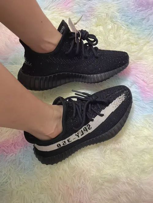 Adidas Yeezy Boost 350 V2 Core Black White (2016/2022) BY1604  review 